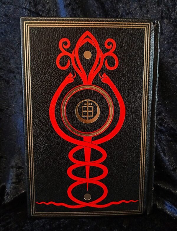 Book of the Black Dragon Vol 1: Deluxe Edition - Peter Hamilton-Giles (Atramentous Press) - Image 3