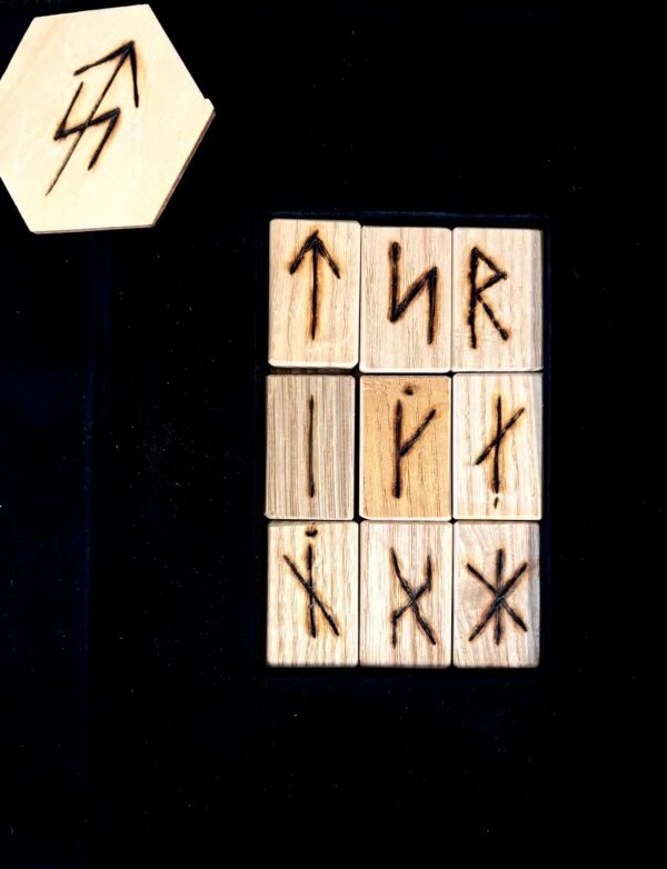 Runa: Wisdom of the Runes: Fine Deluxe Leather Bound Edition - A.D. Mercer (Troy) - Image 3
